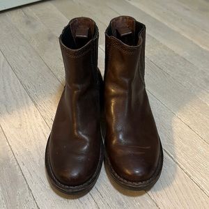 Gently Worn Ugg Chelsea Boots